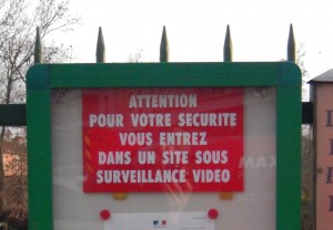 Panneau d'avertissement vidéosurveillance au port de Nogent
